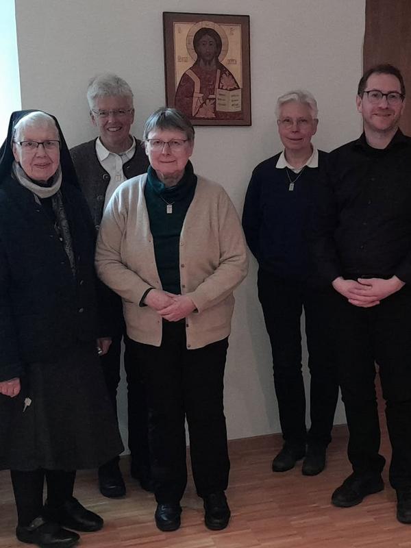 Schwestern des Konventes und Pfarrer DDr. Daniel Gerte von der Nord.-Kath. Kirche (Foto: DDr. Daniel Gerte)