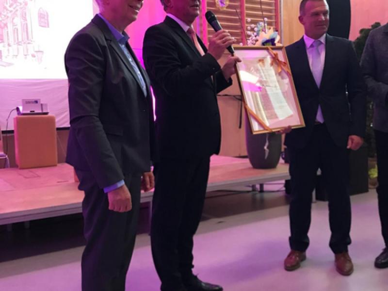 v.li.: Sr. M. Ancilla Ernstberger, Bürgermeister Michael Dreier, Schulleiter Michael Kamp 